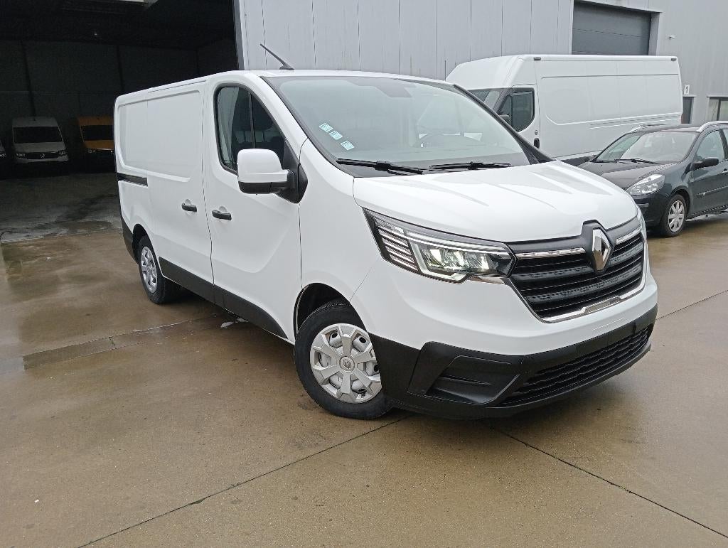 RENAULT TRAFIC L1.H1 2.8T 67052KM Keuring en CAR PASS OK, Auto's, Voorwielaandrijving, Stof, Euro 6, 4 cilinders