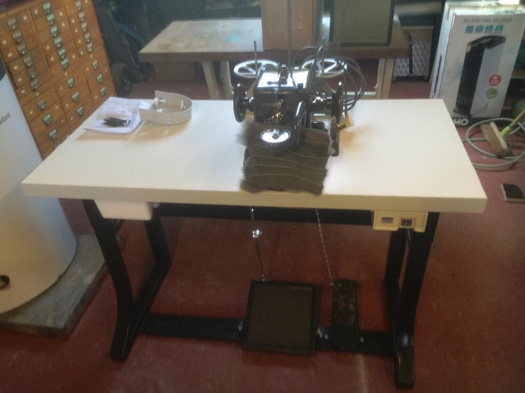 MACHINES A COUDRE LA FOURRURE, Autres marques, Industrie, Comme neuf, Enlèvement