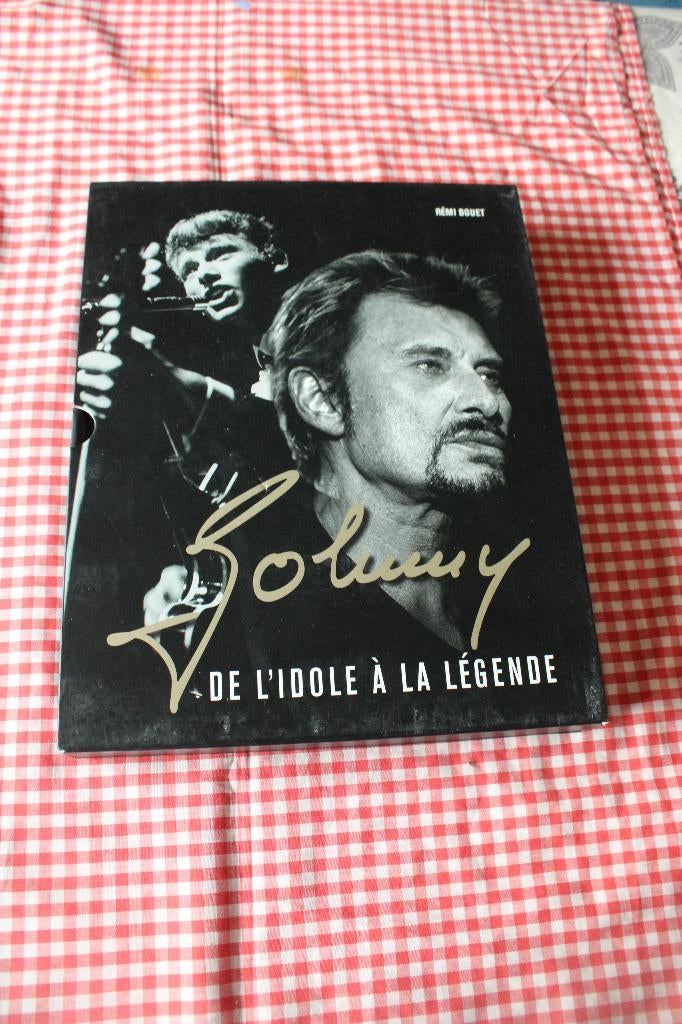 Livre - JOHNNY de l'Idole à la Légende  NEUF  2006 (Coffret), Neuf, Artiste, Rémi bouet, Enlèvement
