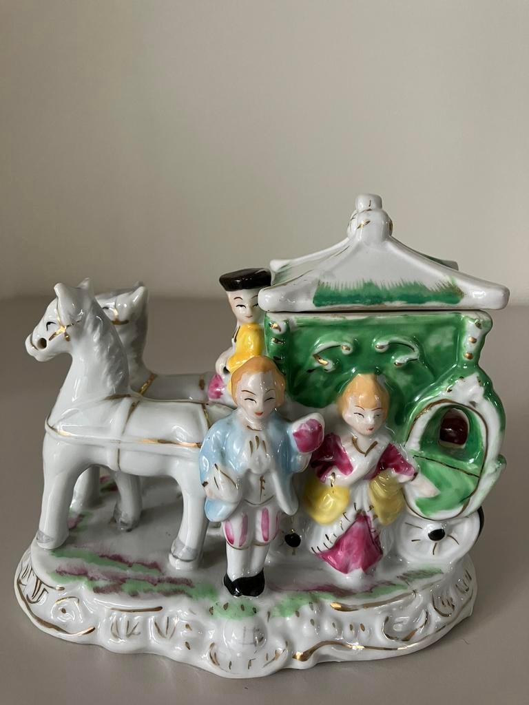 Oud beeldje porselein, koets + paarden., Ophalen of Verzenden
