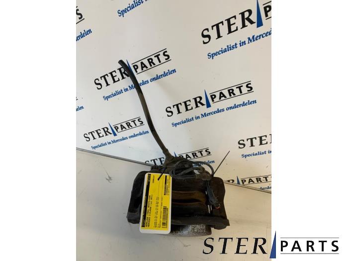 Etrier de frein (pince) avant droit d'un Mercedes C-Klasse, 3 mois de garantie, Utilisé, -, -