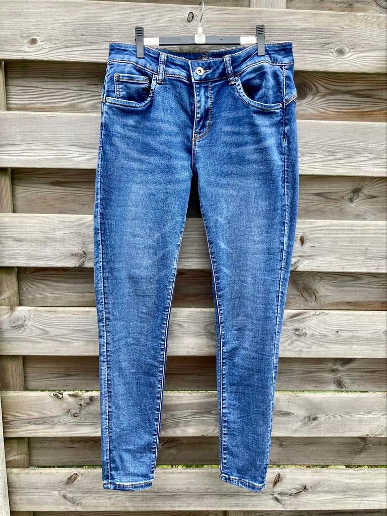 Jeansbroek d.blauw maat L/40, taille 86cm , merk Toxik3, Kleding | Dames, Ophalen of Verzenden, Zo goed als nieuw