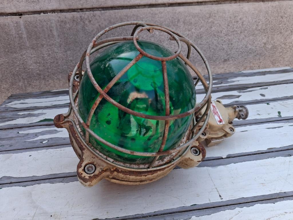 Zware hermetische lamp van een boot of dergelijke, Ophalen