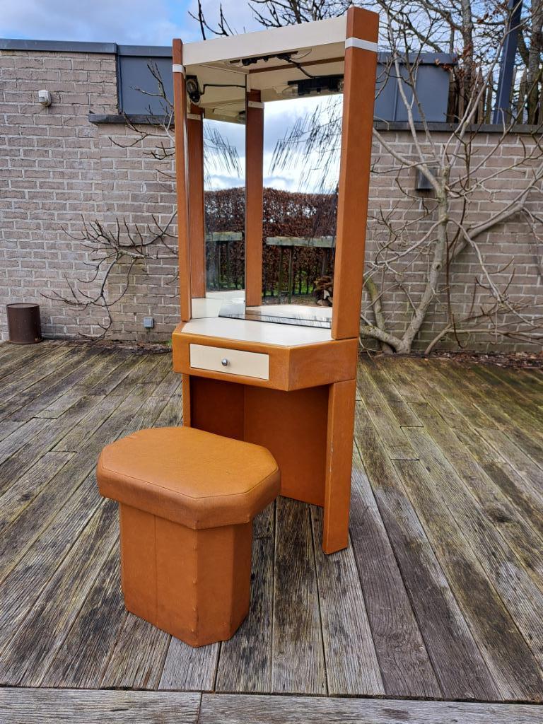 Coiffeuse vintage en skaï brun et son siège d'origine, Enlèvement, 50 à 100 cm, 100 à 150 cm, Bois