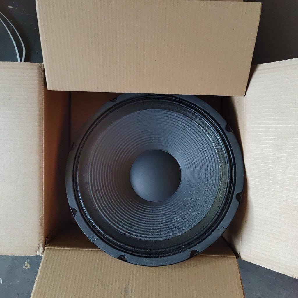 Behringer Eurolive luidspreker 15W250A8, Audio, Tv en Foto, Luidsprekerboxen, Ophalen of Verzenden, Nieuw, 120 watt of meer, Overige merken