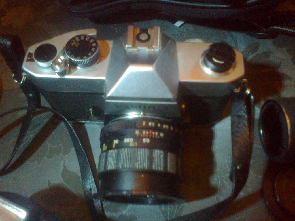 YASHICA - foto toestellen en camera benodigdheden SUPER 8, Enlèvement ou Envoi