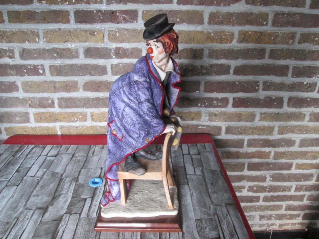 Clown van G. Armani, Enlèvement