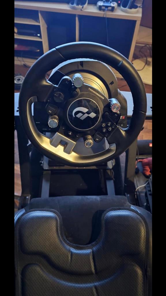 PS5 Next Level Racing sim Thrustmaster GT2, Consoles de jeu & Jeux vidéo, Consoles de jeu | Sony Consoles | Accessoires, Comme neuf