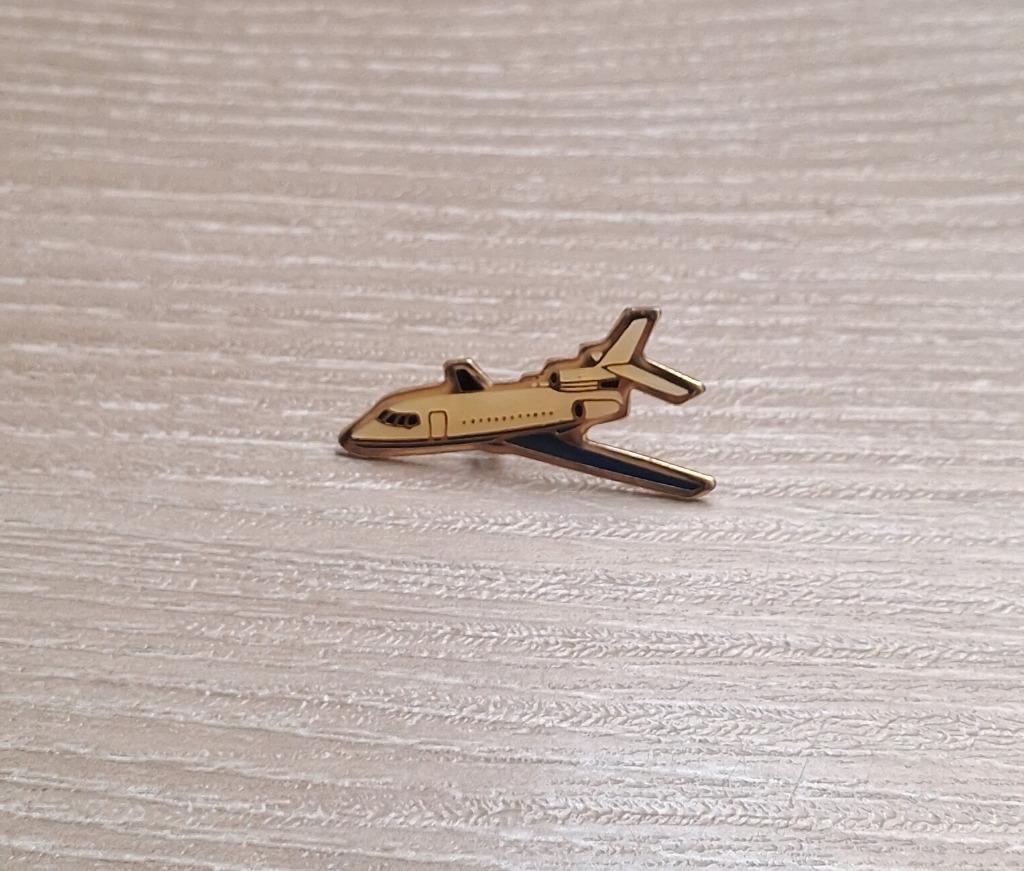 PIN - VLIEGTUIG - AIRPLANE - PLANE - AVION - JUMBO JET, Envoi, Utilisé, Transport, Insigne ou Pin's