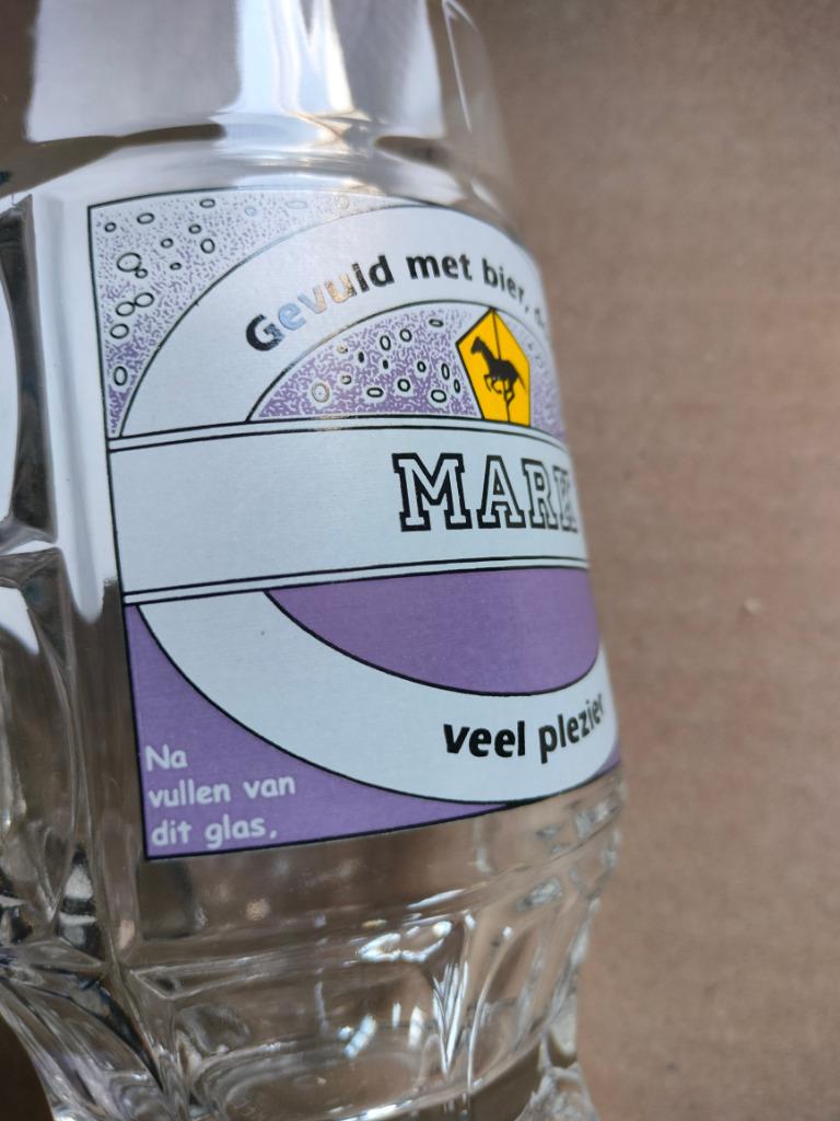 Puntgaaf Mark gevuld met bier doet dit veel plezier !, Ophalen of Verzenden, Zo goed als nieuw, Bierglas