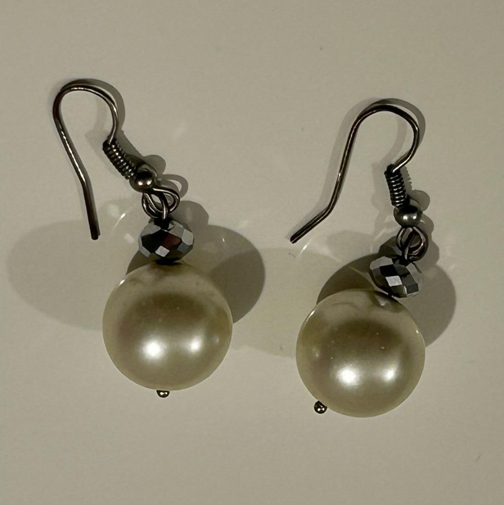 Oorbellen met witte parel en strass-steen, Bijoux, Sacs & Beauté, Boucles d'oreilles, Enlèvement ou Envoi, Neuf, Blanc, Pendantes