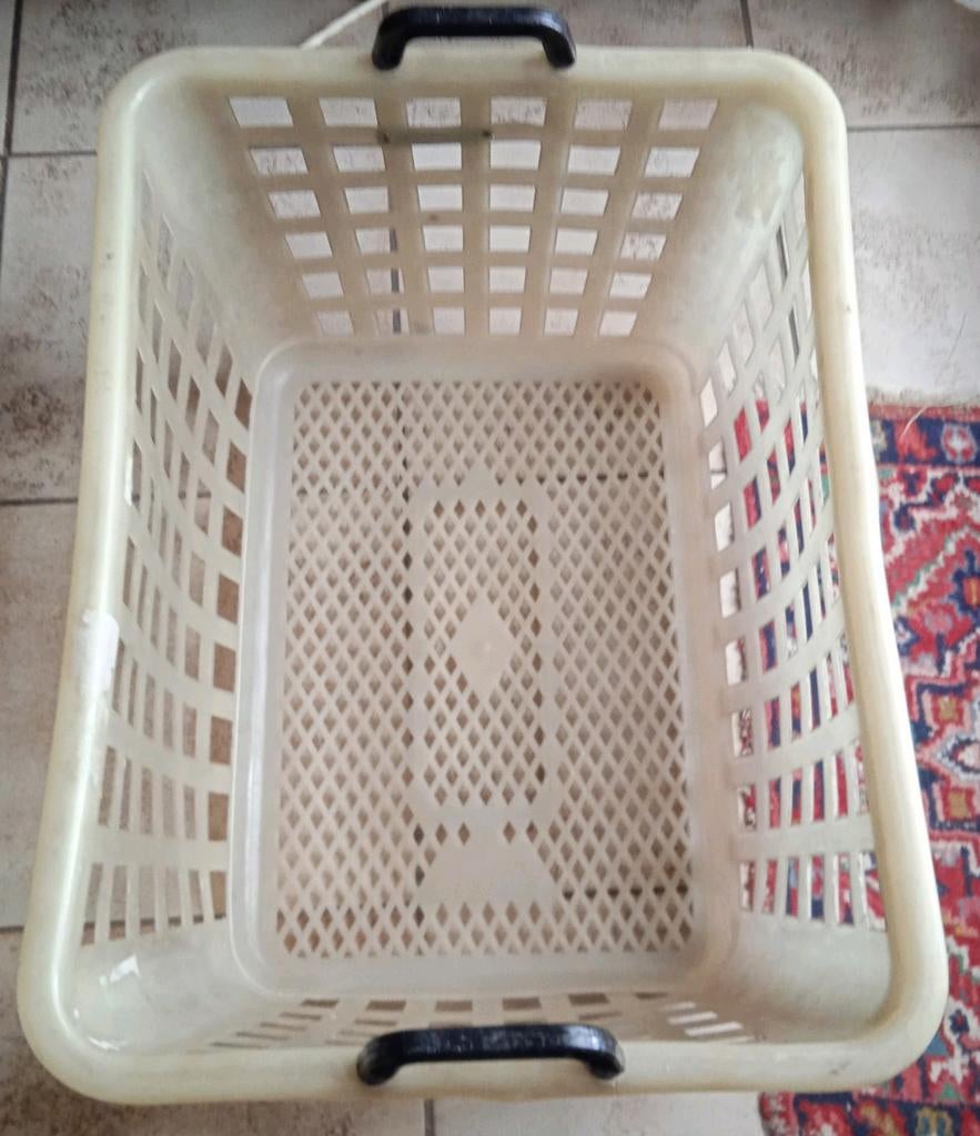 Grote, stevige wasmand, slechts 4 euro, Ophalen