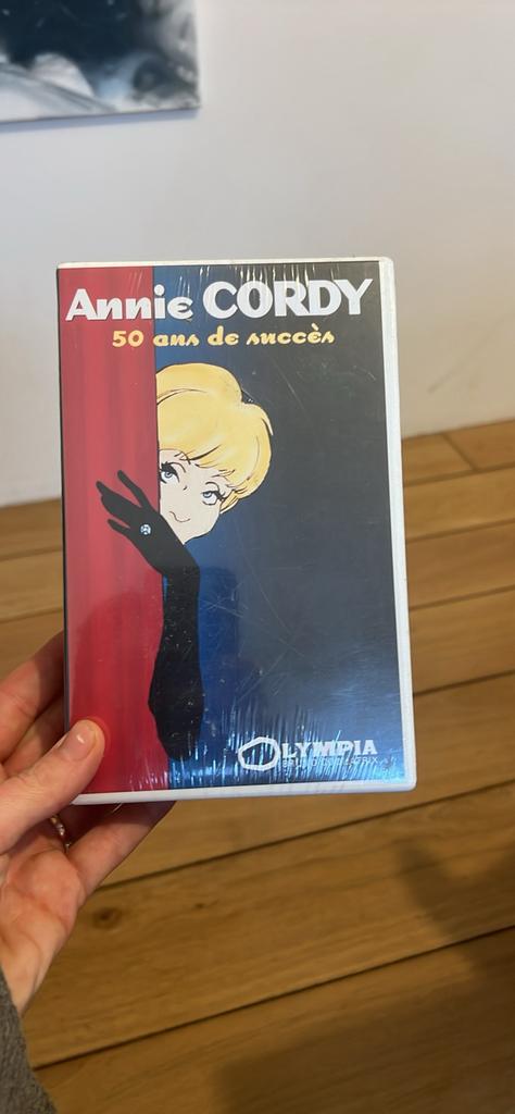 VHS – Annie Cordy – 50 ans de succès – SOUS BLISTER, Enlèvement ou Envoi, Neuf, dans son emballage