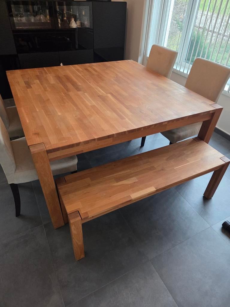 Table en chêne 150x150cm + 2 bancs assortis, Maison & Meubles, Enlèvement