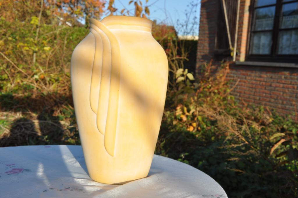 grand vase faience mate motif plissé, Ophalen of Verzenden, Gebruikt