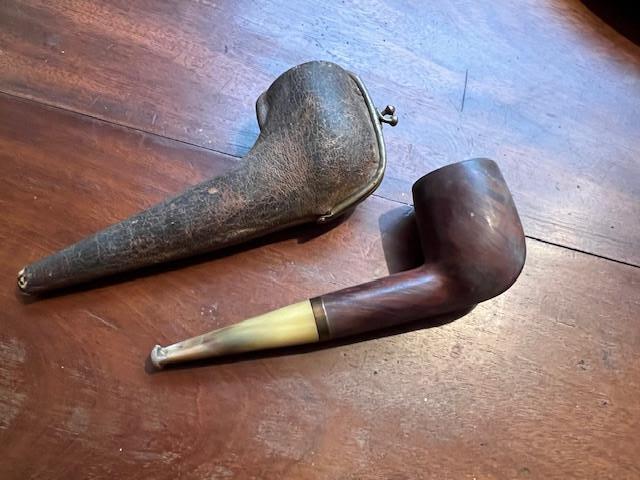 Pipe ancienne dans un étui en cuir, Collections, Enlèvement
