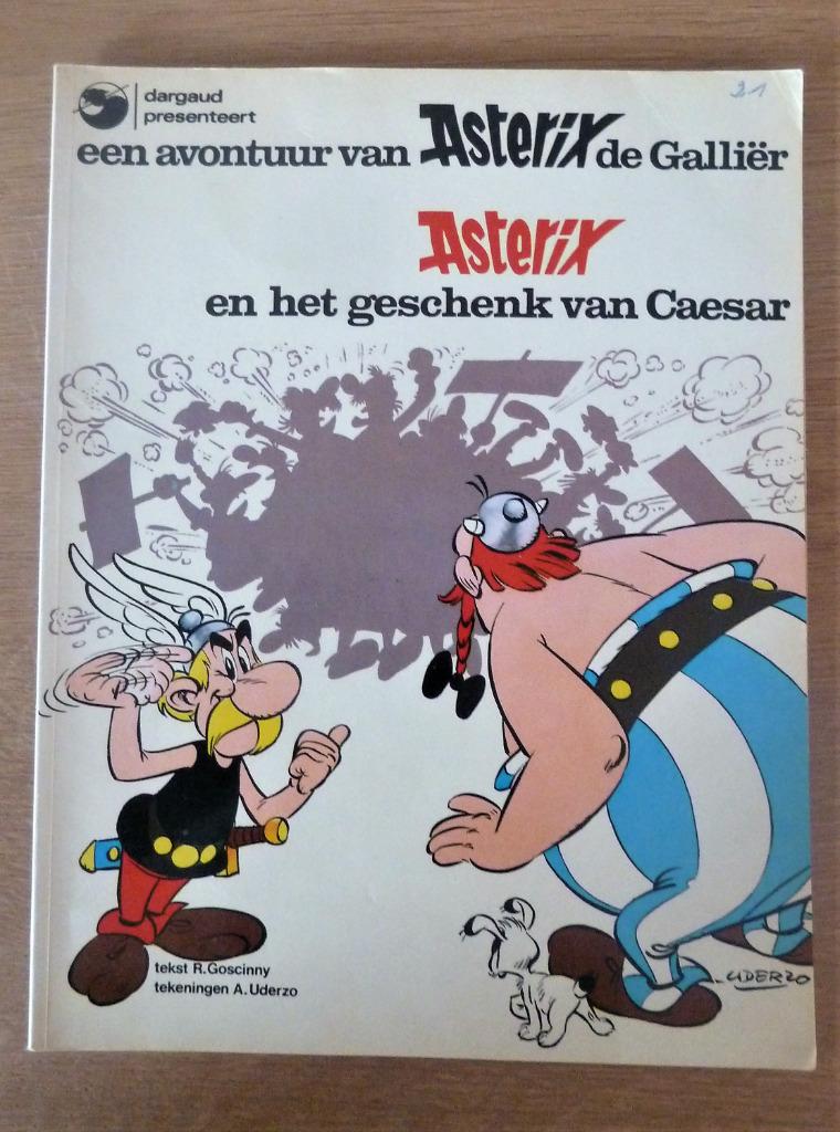 asterix  - lusthof - en de britten - het geschenk van caesar, Ophalen of Verzenden, Zo goed als nieuw