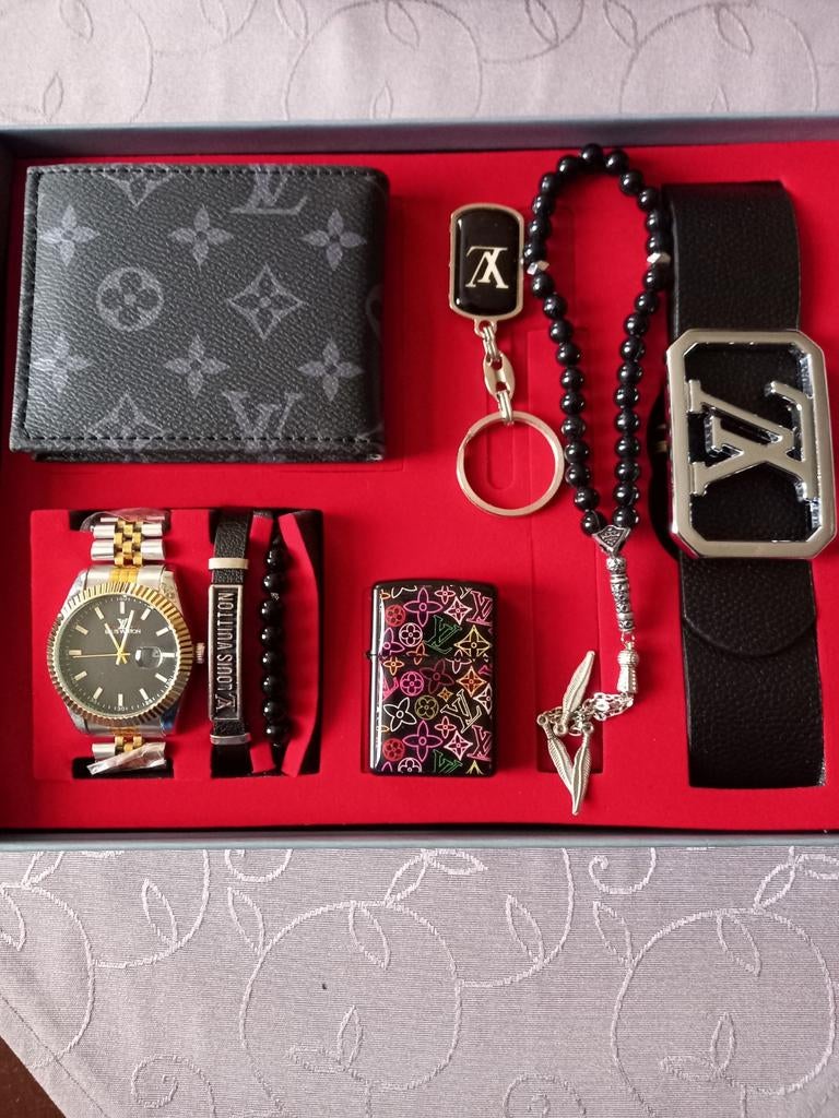 Horloge, broekriem 2 armbandjes, zipo, sleutelhanger, Ophalen
