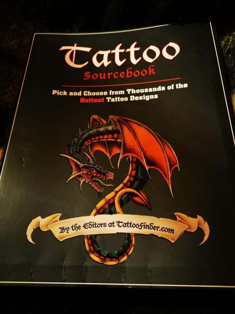 LIVRE DE RÉFÉRENCE SUR LE TATOUAGE - Divers  CHOISISSEZ PARM, Enlèvement ou Envoi, Comme neuf