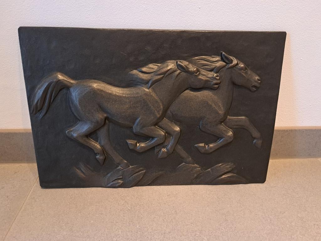 Gietijzerenplaat met paarden afbeelding, Ophalen, Zo goed als nieuw