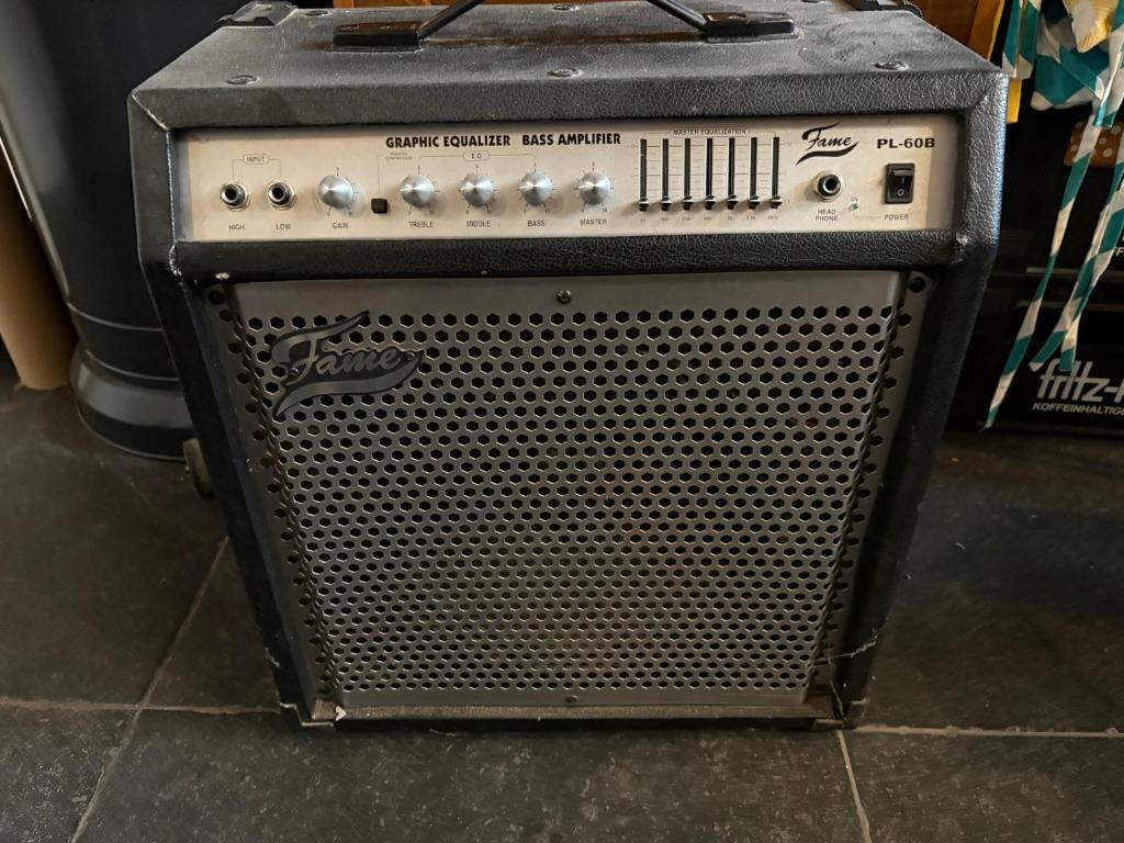 Combo de basses Fame Megatone PL60 B, Musique & Instruments, Enlèvement, Utilisé