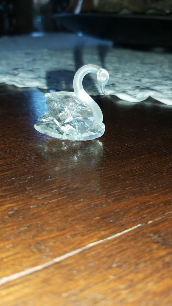 Kristallen miniatuur zwaantje., Ophalen