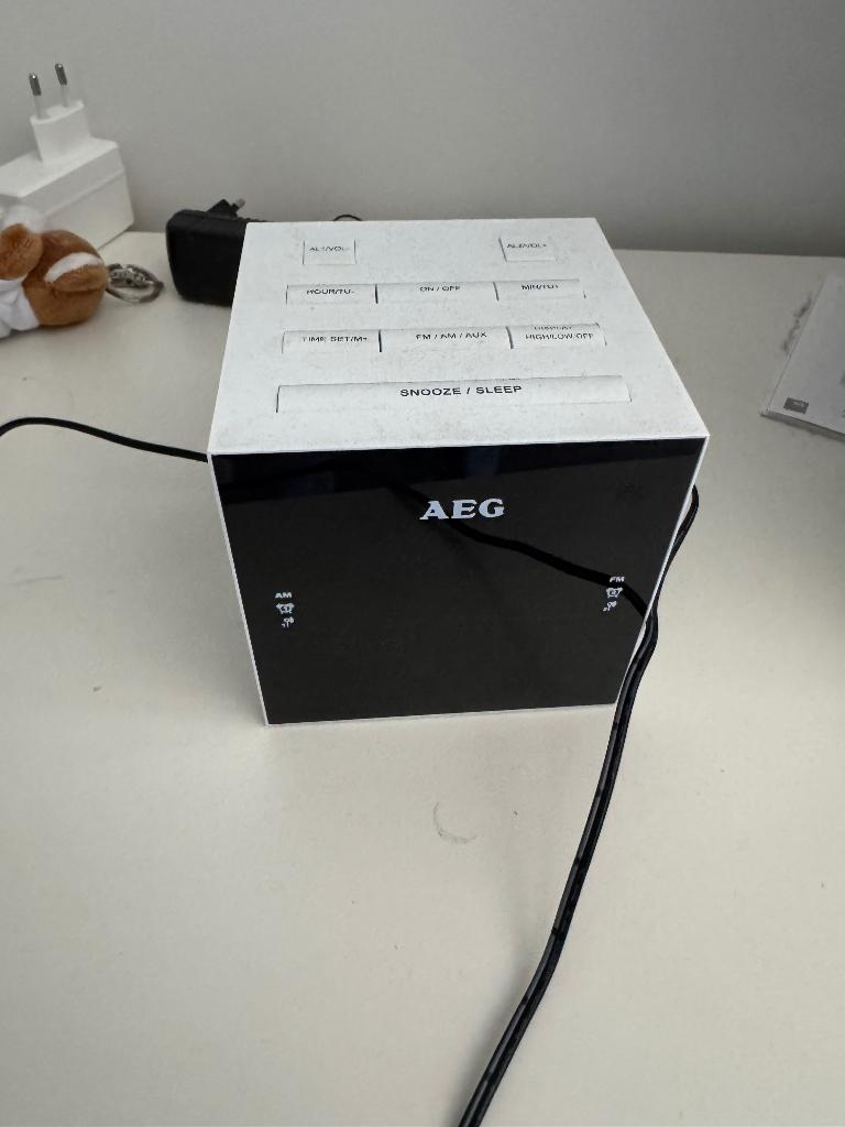 AEG radiowekker (wit), Enlèvement, Comme neuf, Digital
