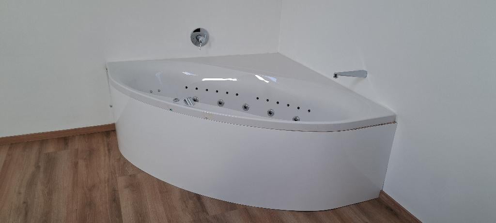 Baignoire Balnéo d'Angle, Neuf, 150 à 200 cm, Enlèvement, 50 à 75 cm