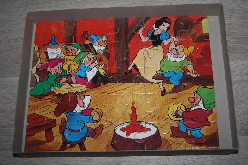 Disney oude houten puzzel (Sneeuwwitje ) Scala 25 stukjes, Ophalen of Verzenden, Sneeuwwitje of Doornroosje, Gebruikt, Overige typen