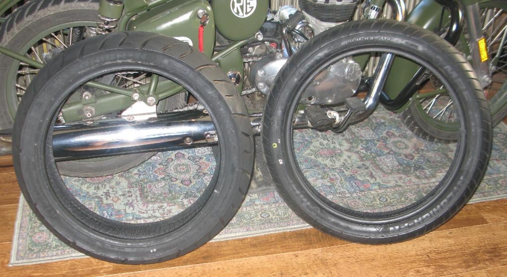 Motorfietsbanden MRF, Motoren, Ophalen, Nieuw