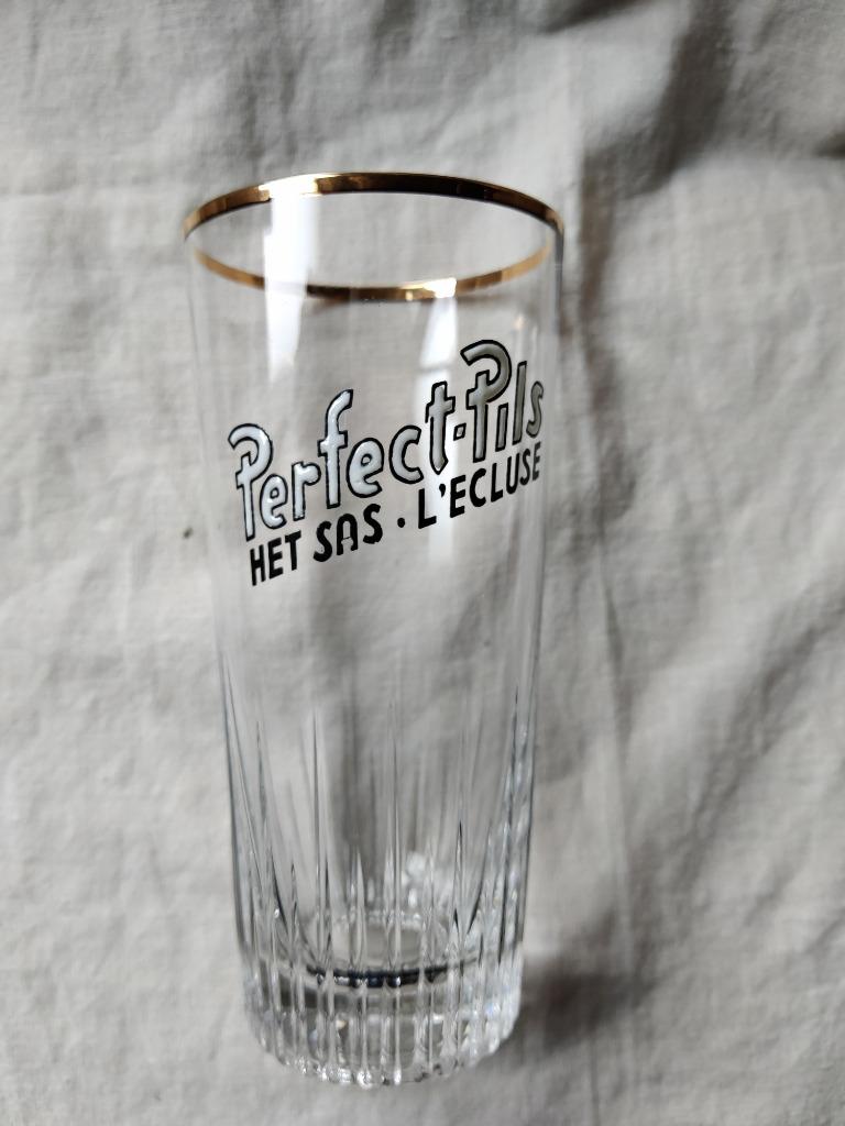 3 Glazen Perfect pils, Verzamelen, Ophalen, Gebruikt, Glas of Glazen, Overige merken