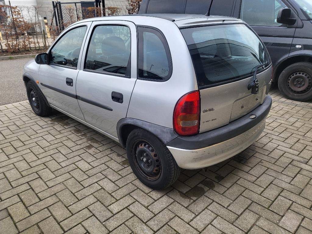 OPEL CORSA 1,2i XE 16v Young Automatique, Autos, Argent ou Gris, Achat, 48 kW, Noir