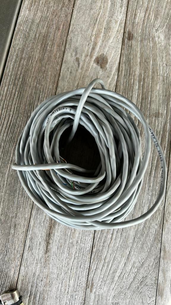 UTP kabel cat 5  8 draden, ongeveer 8.5 meter, Doe-het-zelf en Bouw, Ophalen, Zo goed als nieuw