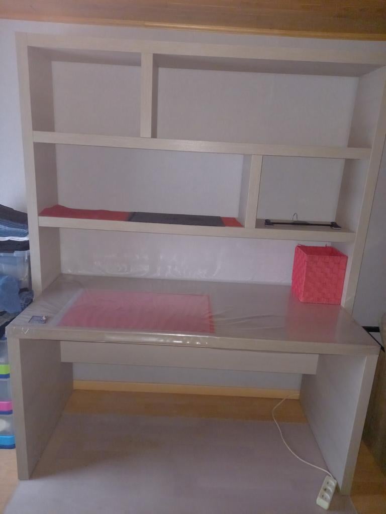 Grote bureau, Ophalen