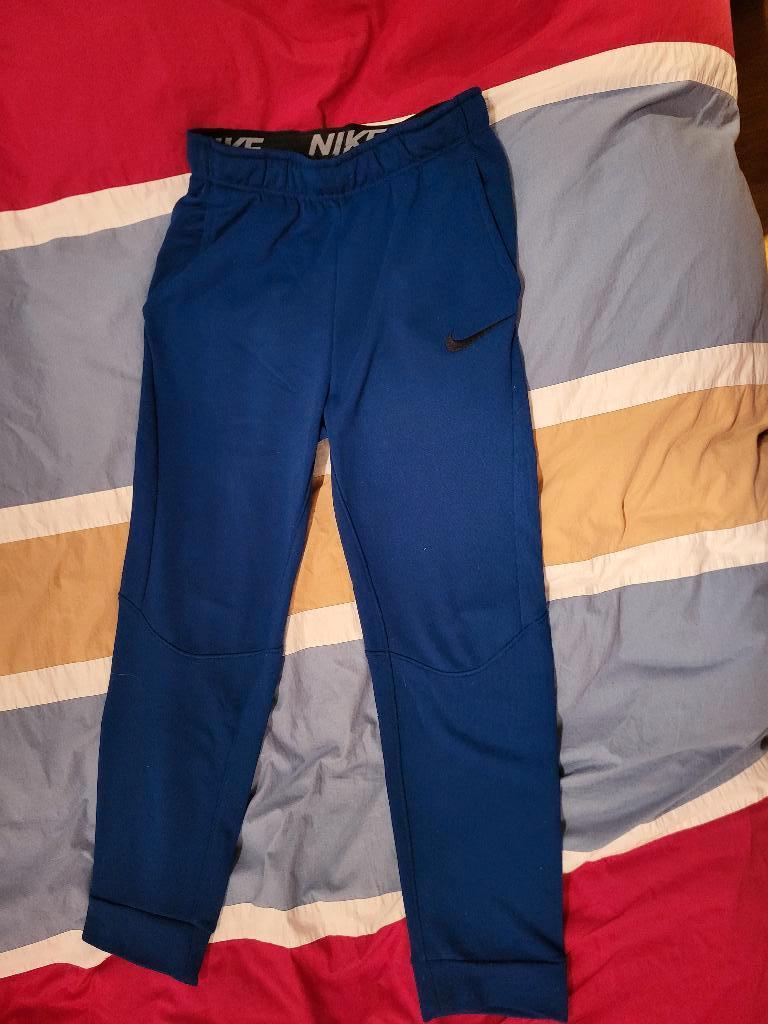 Nike trainingsbroek blauw maat 147-158, Kinderen en Baby's, Kinderkleding | Maat 152, NIKE, Gebruikt, Jongen of Meisje, Ophalen