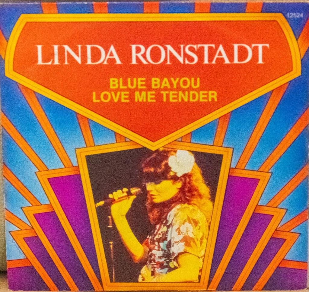 vinyl single Linda Ronstadt - Blue bayou/Love me tender, Ophalen of Verzenden, Zo goed als nieuw, Pop