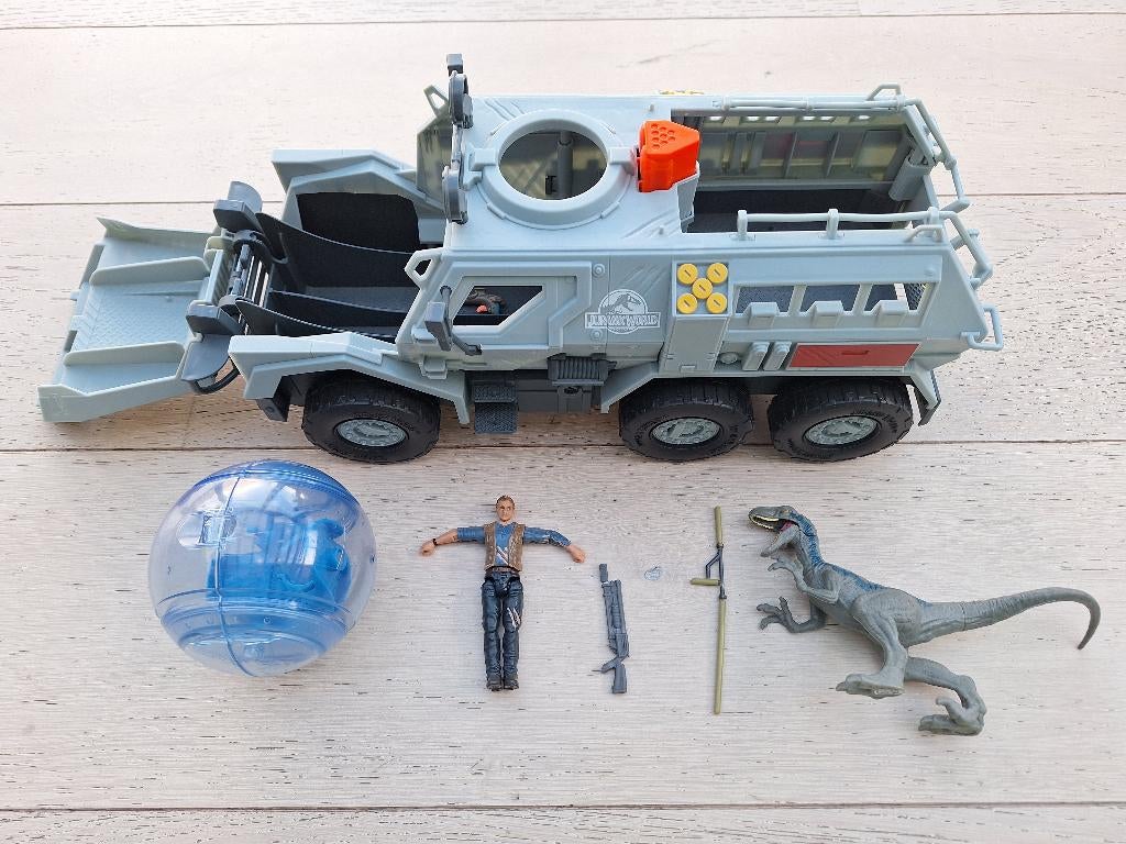 Jurassic World - camion lance-gyrosphère avec Owen et Blue, Enfants & Bébés, Jouets | Figurines, Utilisé, Enlèvement ou Envoi