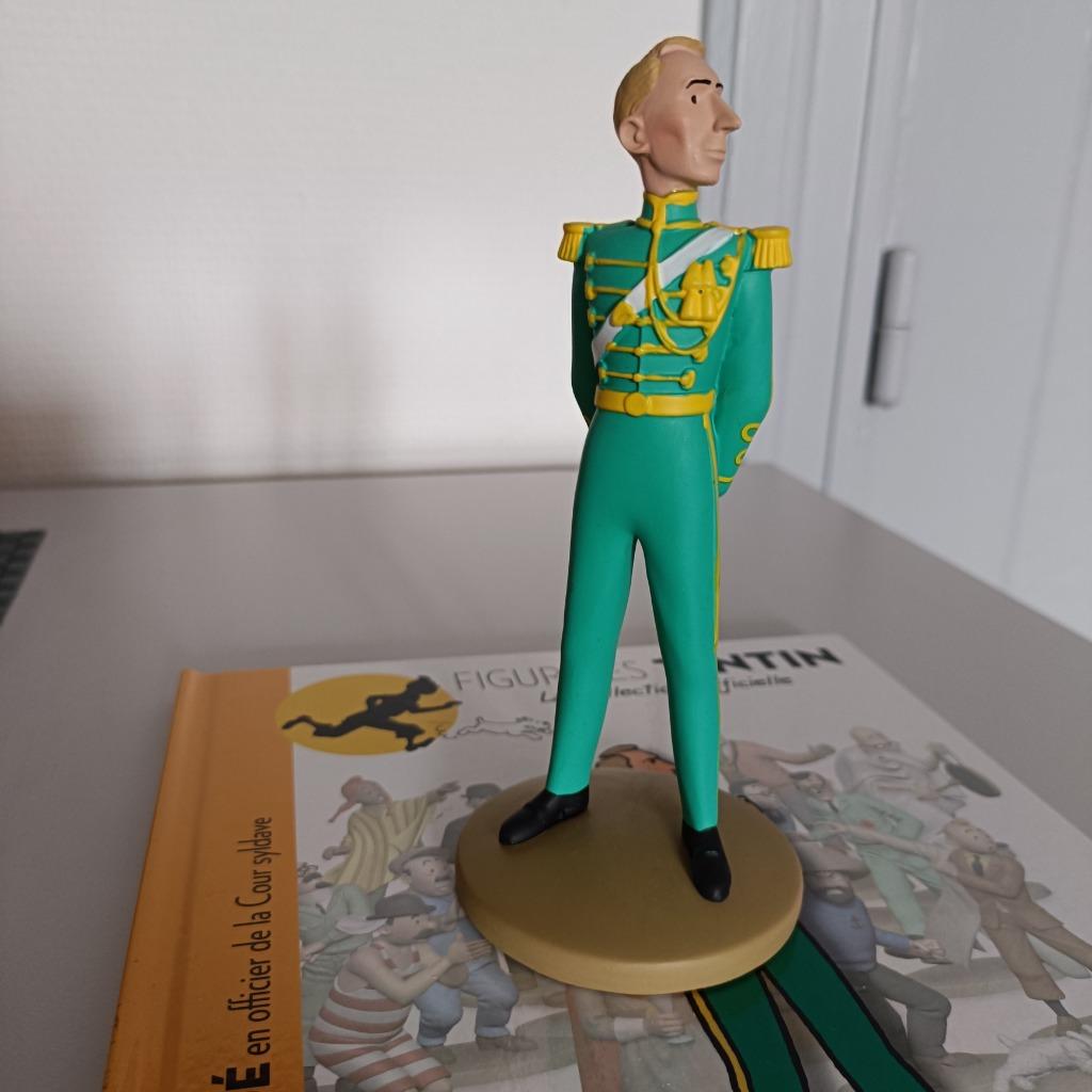 Figurine Tintin : n111 Hergé en officier de la cour Syldave, Collections, Enlèvement ou Envoi, Tintin, Comme neuf, Statue ou Figurine