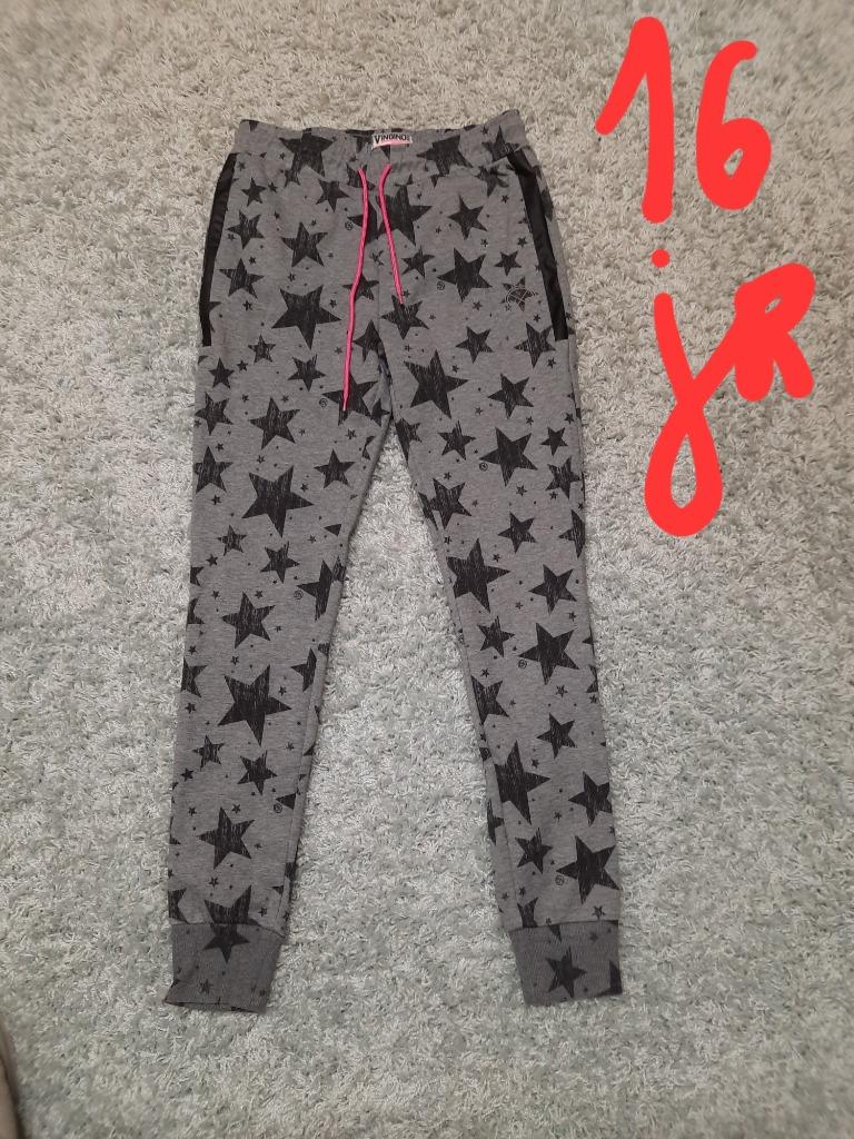 Joggingbroek vingino 16 jaar, Enfants & Bébés, Vêtements enfant | Taille 176, Pantalon, Enlèvement, Fille, Utilisé