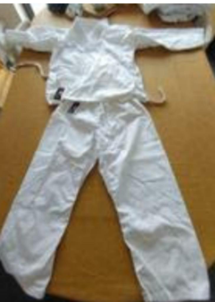 Dobok maat 2/150, Sport en Fitness, Vechtsporten en Zelfverdediging, Ophalen, Gebruikt, Vechtsportkleding
