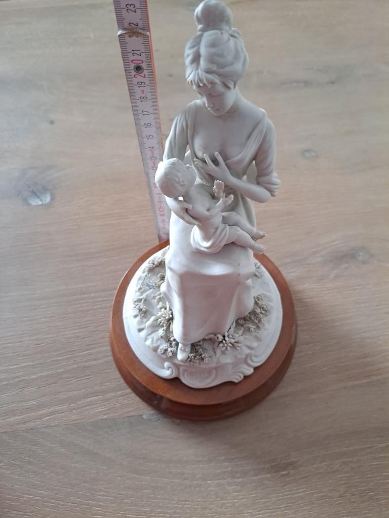 Biscuit beeldje moeder voedend kind, Ophalen of Verzenden, Zo goed als nieuw
