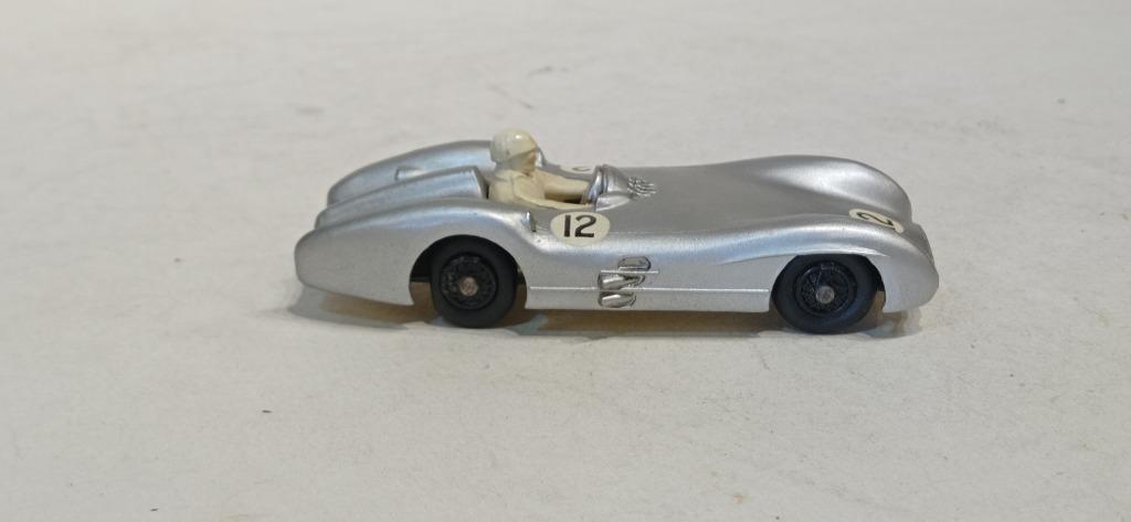 CRESCENT TOYS (GEEN DINKY) MERCEDES BENZ 2L5 GRAND PRIX, Ophalen of Verzenden, Zo goed als nieuw, Auto, Overige merken