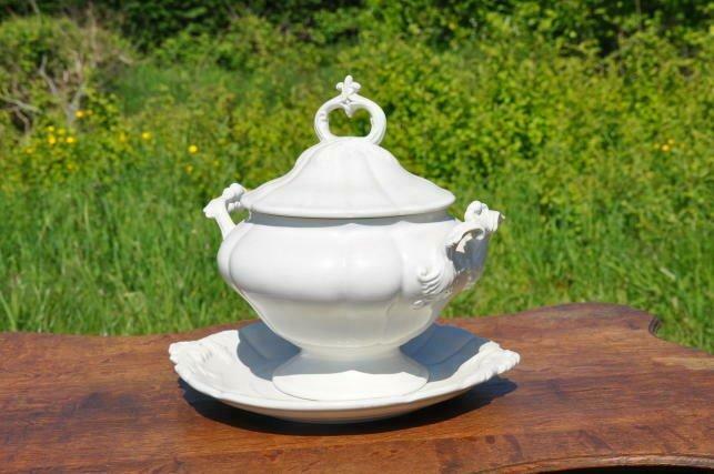 soupière decorative avec son plateau blanche, Antiquités & Art, Enlèvement ou Envoi