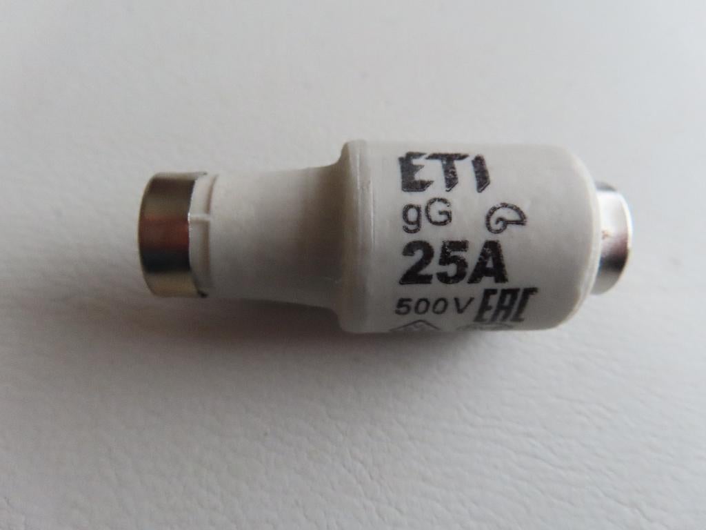Zekering ETI Dll 25A 500V 5 stuks  €.2,50, Doe-het-zelf en Bouw, Ophalen of Verzenden, Nieuw, Overige typen