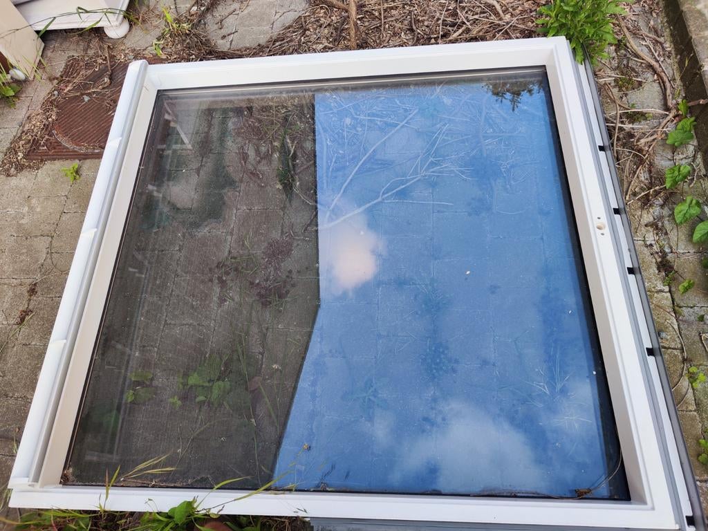 Ouvrant (avec vitre) VELUX UK08