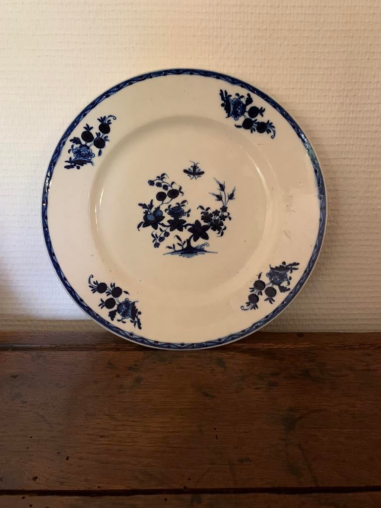 Assiette porcelaine de Tournai, décor à la mouche