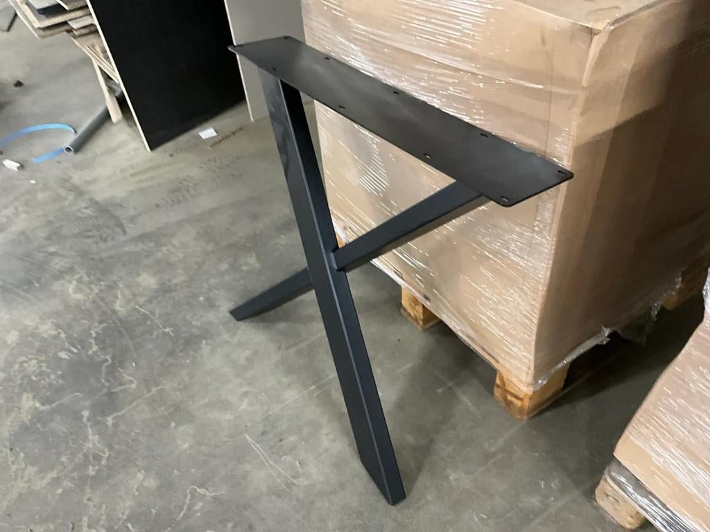 Pieds de table Cross en métal - noir, Maison & Meubles, Pièces pour table, Neuf, Enlèvement ou Envoi, Pied de table, 50 à 100 cm