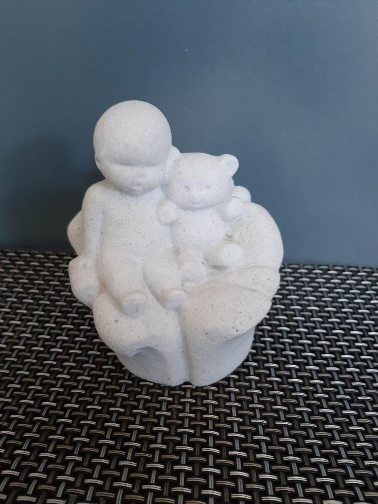 Figurine -Enfant et nounours- Marbell, Enlèvement, Comme neuf