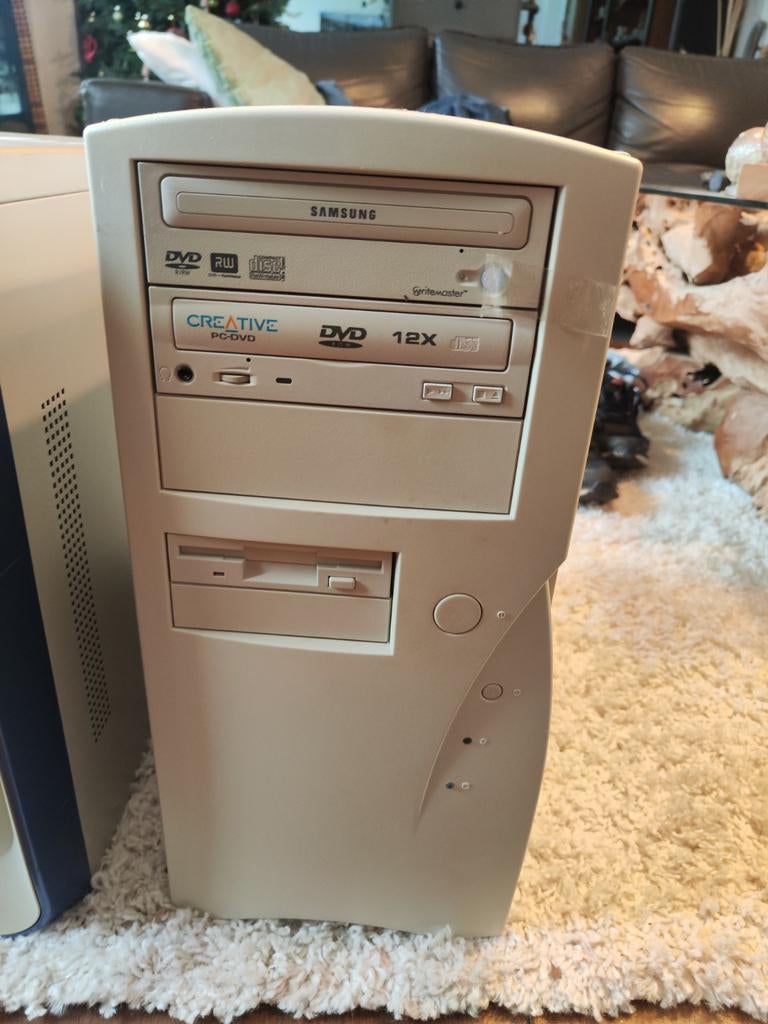 3 tours pc vintage , 2 fonctionnels avec câbles, Enlèvement, Utilisé