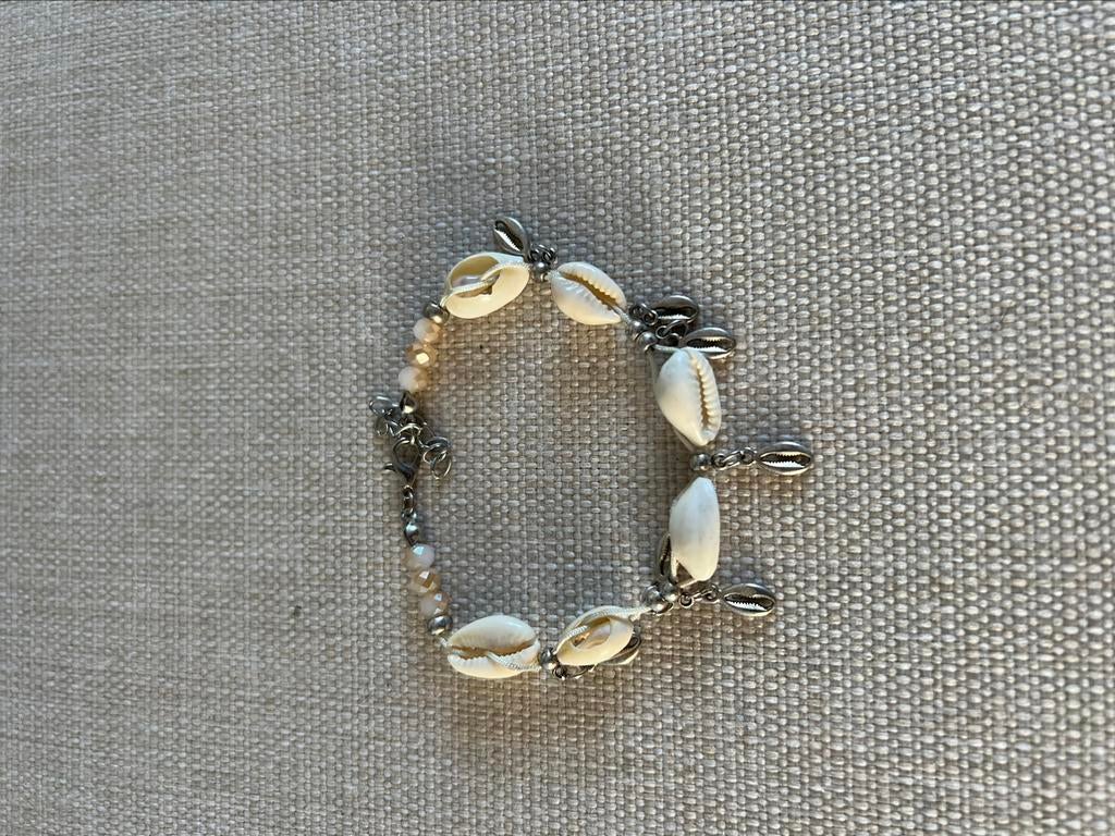 Bracelet coquillage, Zo goed als nieuw